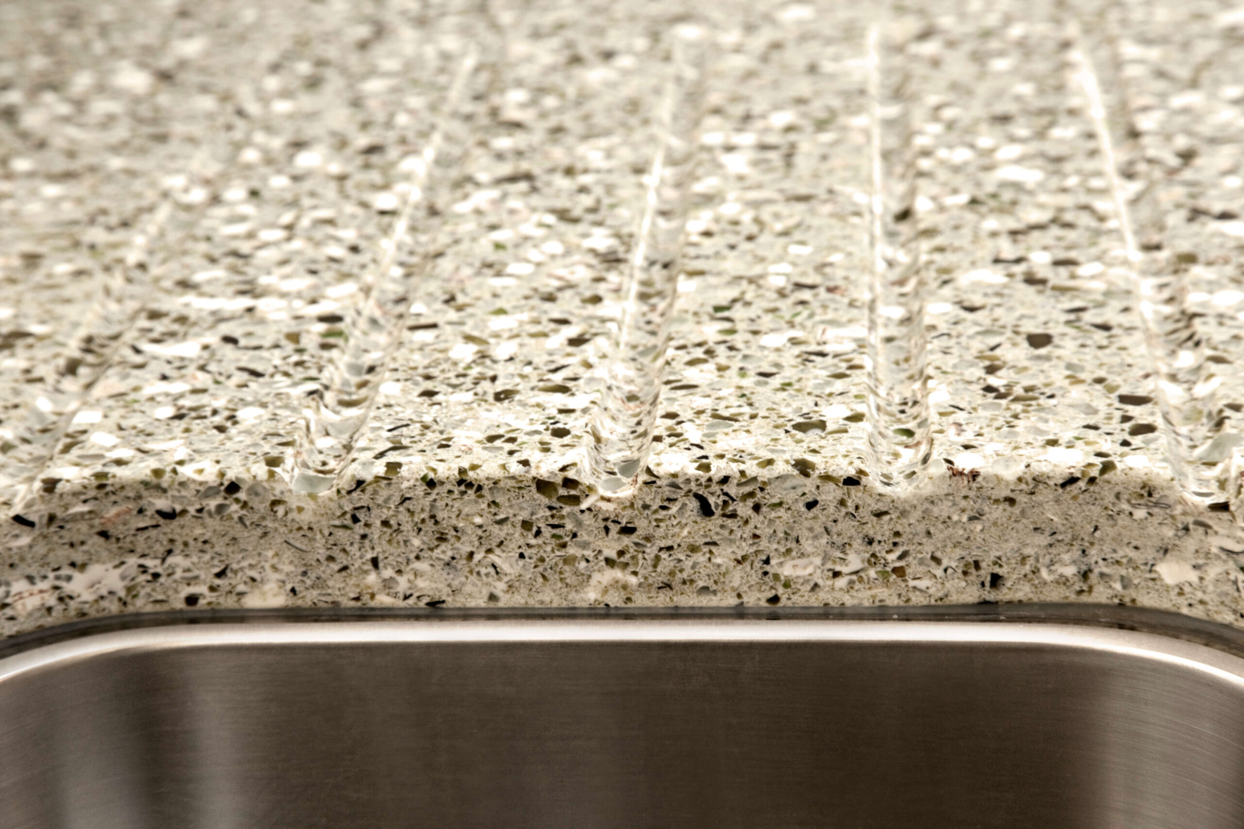 Quartz worktop with drainer grooves
